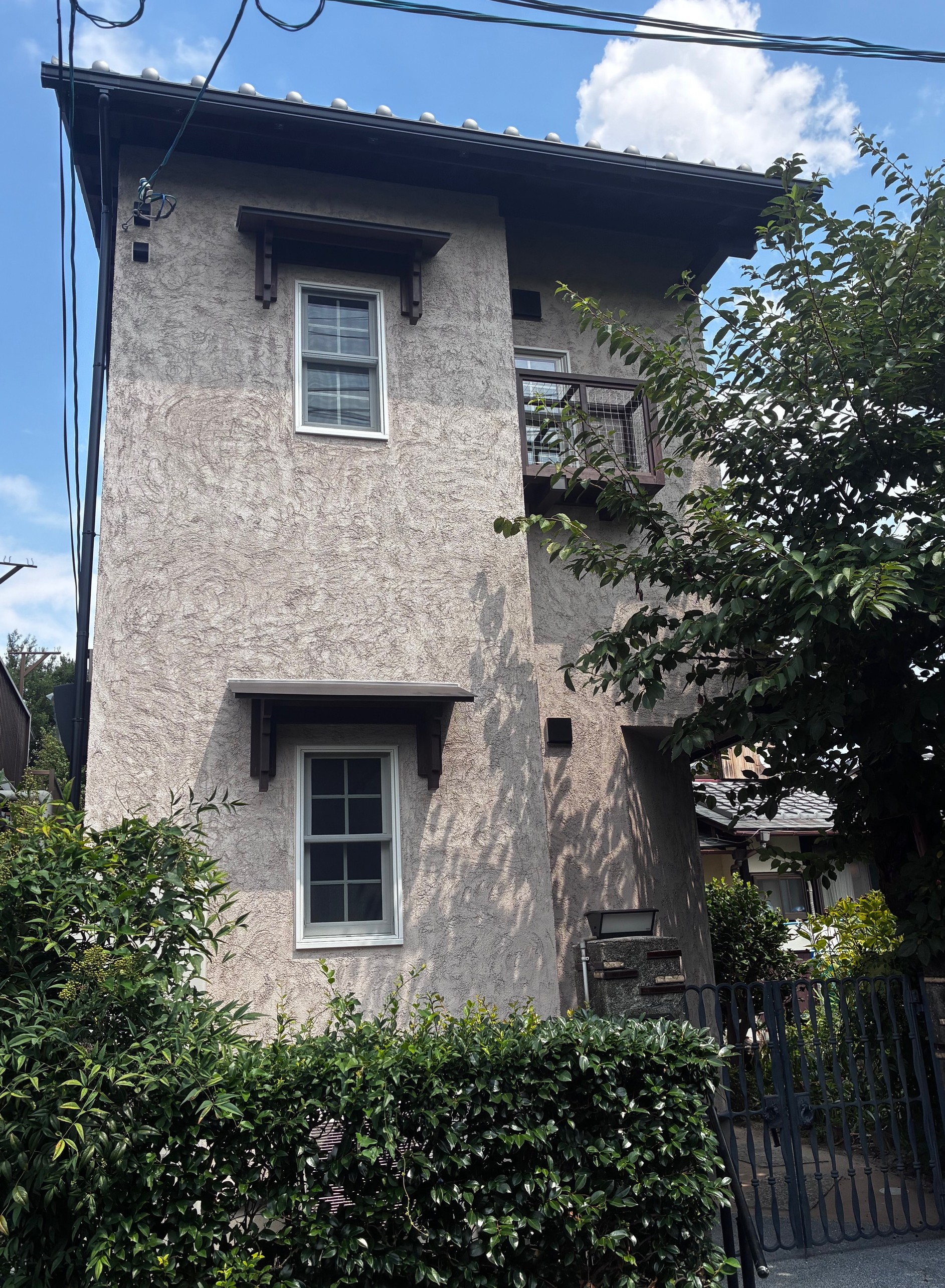 母屋と調和する離れ